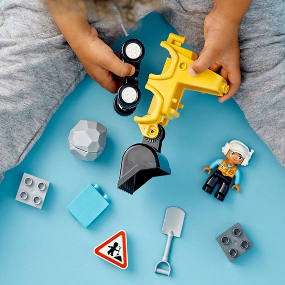 LEGO DUPLO 2 Construction Building Sets Truck/Excavator 10931 & Bulldozer 10930 - Picture 6 of 8